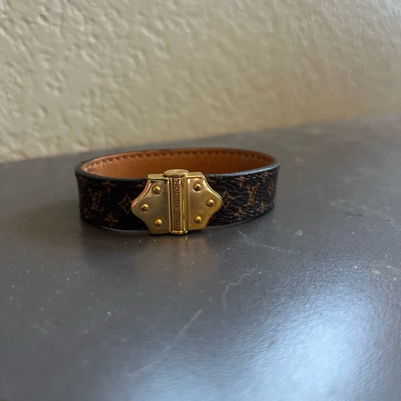 LV Bracelet - Picture 1 of 7